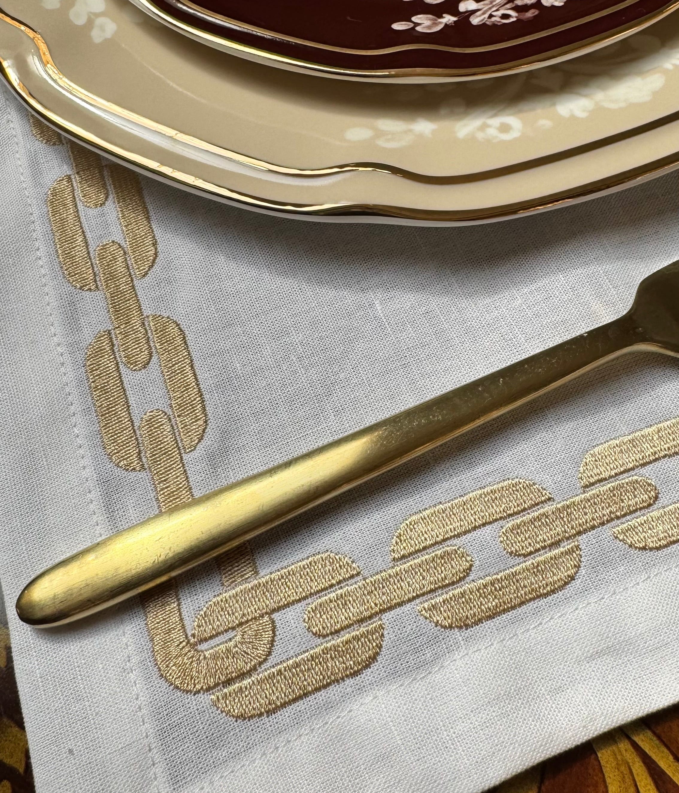 Golden chain placemat