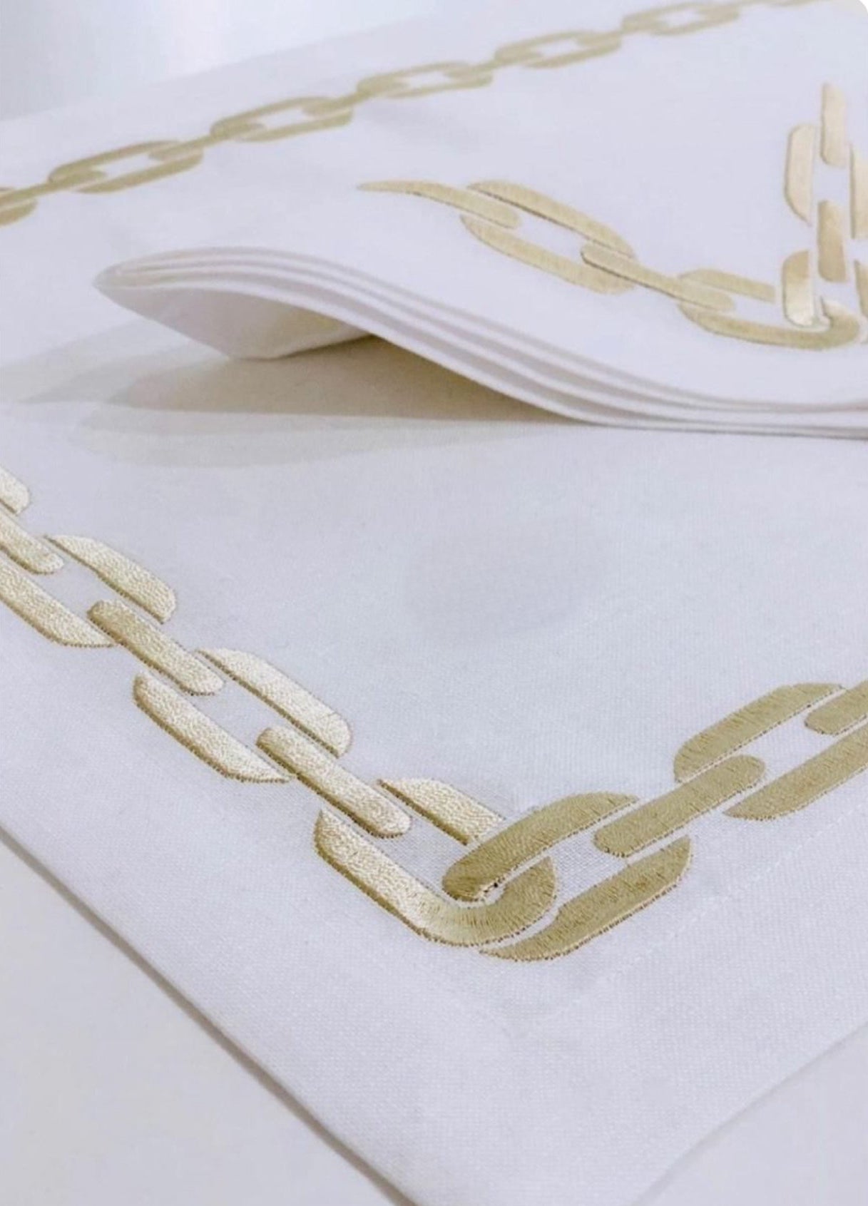 Golden chain placemat